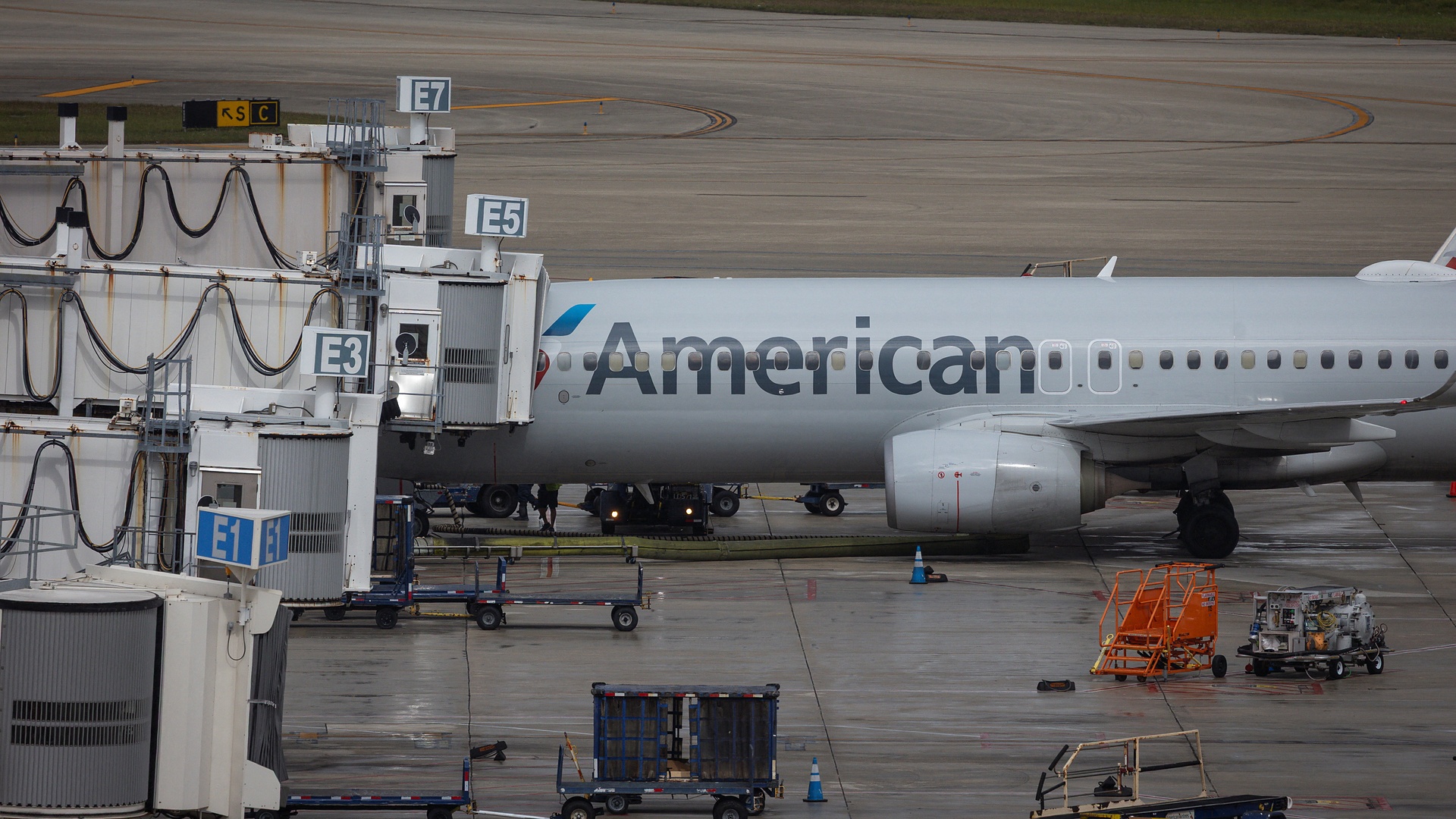 United’s $6 Billion Gas Bill (And Why You’re Paying for the Middle Seat)